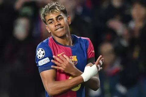 تقارير: يامال يرفض المغريات ويتمسك ببرشلونة